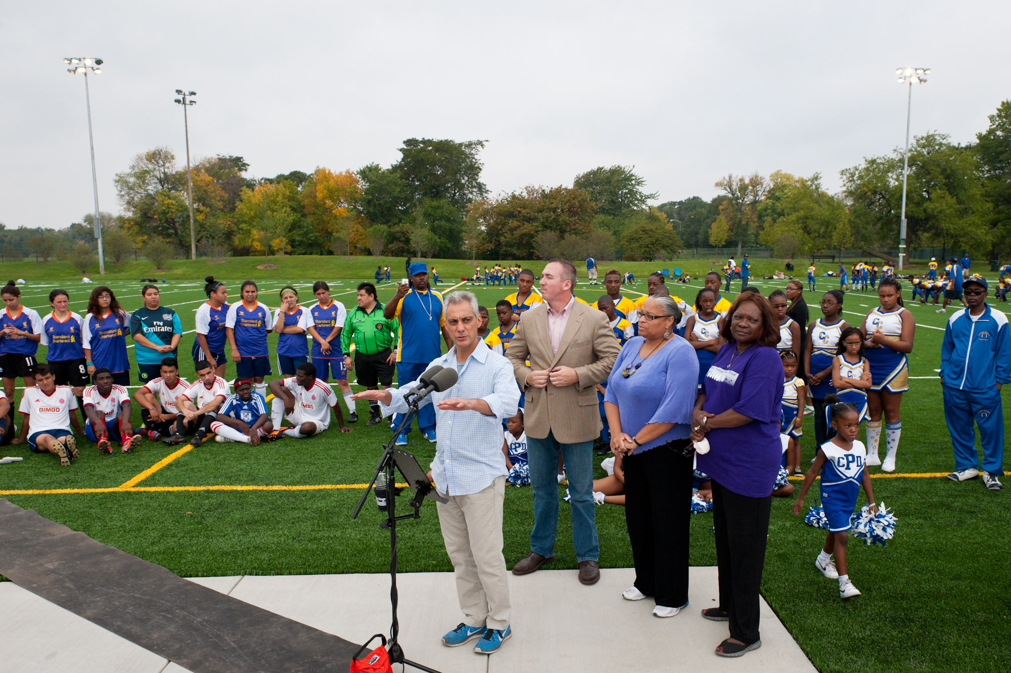 Mayor Emanuel joined Alderman Deborah Graham, Chicago Park District Superintendent Michael Kelly and members of the Austin community today to take part in a ribbon cutting at the site of a new artificial turf field at Columbus Park.